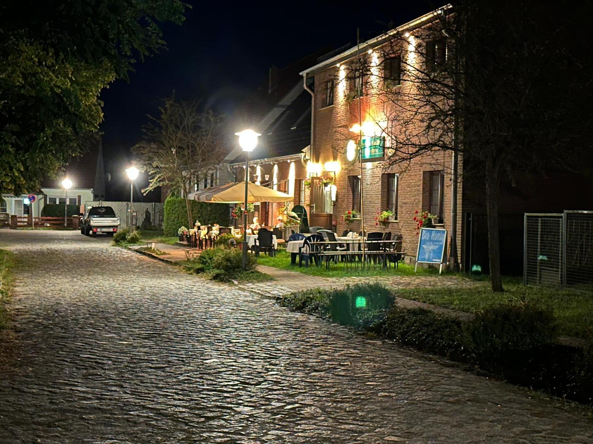 Pension & Gasthof Storchennest Gross Quassow Exteriör bild