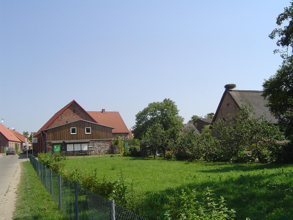 Pension & Gasthof Storchennest Gross Quassow Exteriör bild